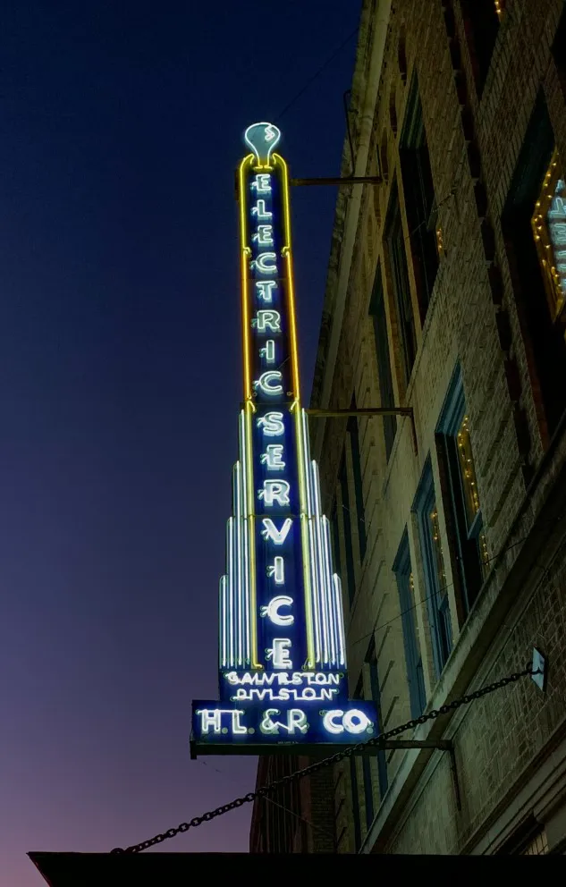 neon building sign manufacturing services